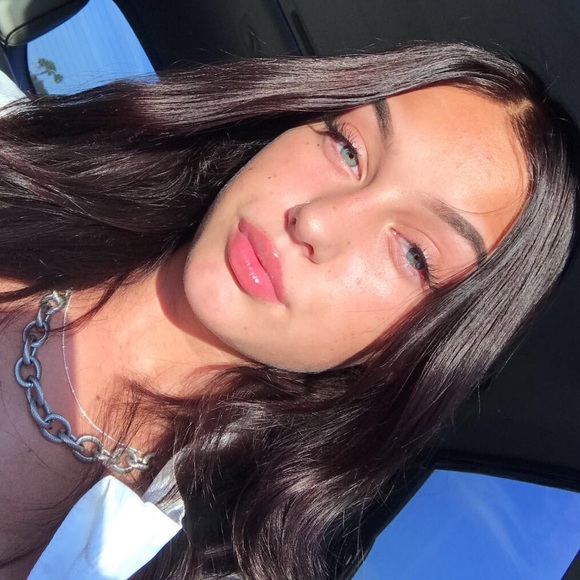 Meet your Posher, Jessica - Picture 1 of 1